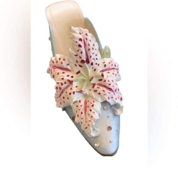 The Garden Party Glower Miniature Shoe is perfect for decorative accessory. - Picture 1 of 8